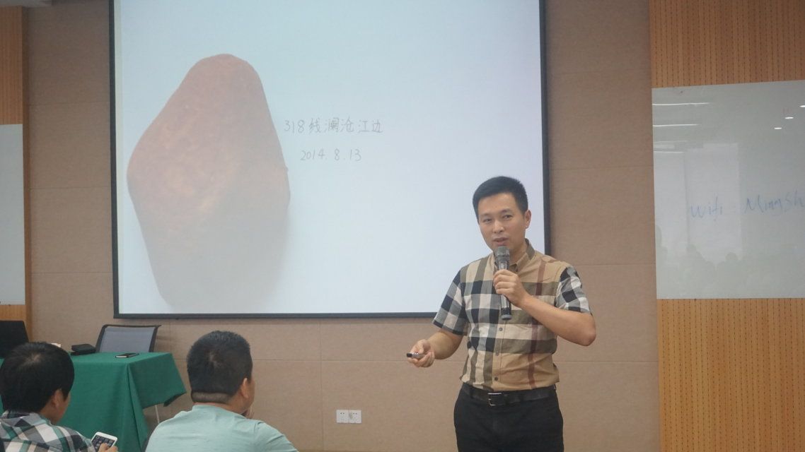 24日下午,来自杭州市萧山区高桥小学的 李国芳校长为学员们做《为一所