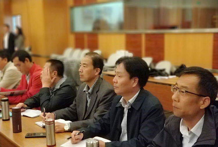 1专家讲座2.jpg